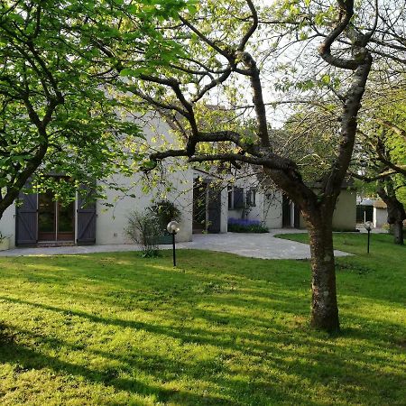 Karmel Avenue Des 2 Chateaux Hotel Guermantes Exterior photo